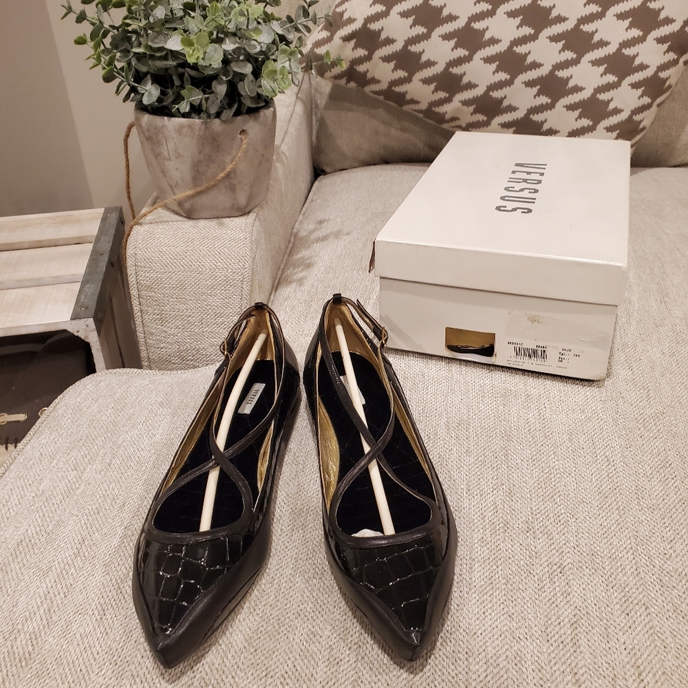 Authentic Versus by Versace pointed flats 36 6
